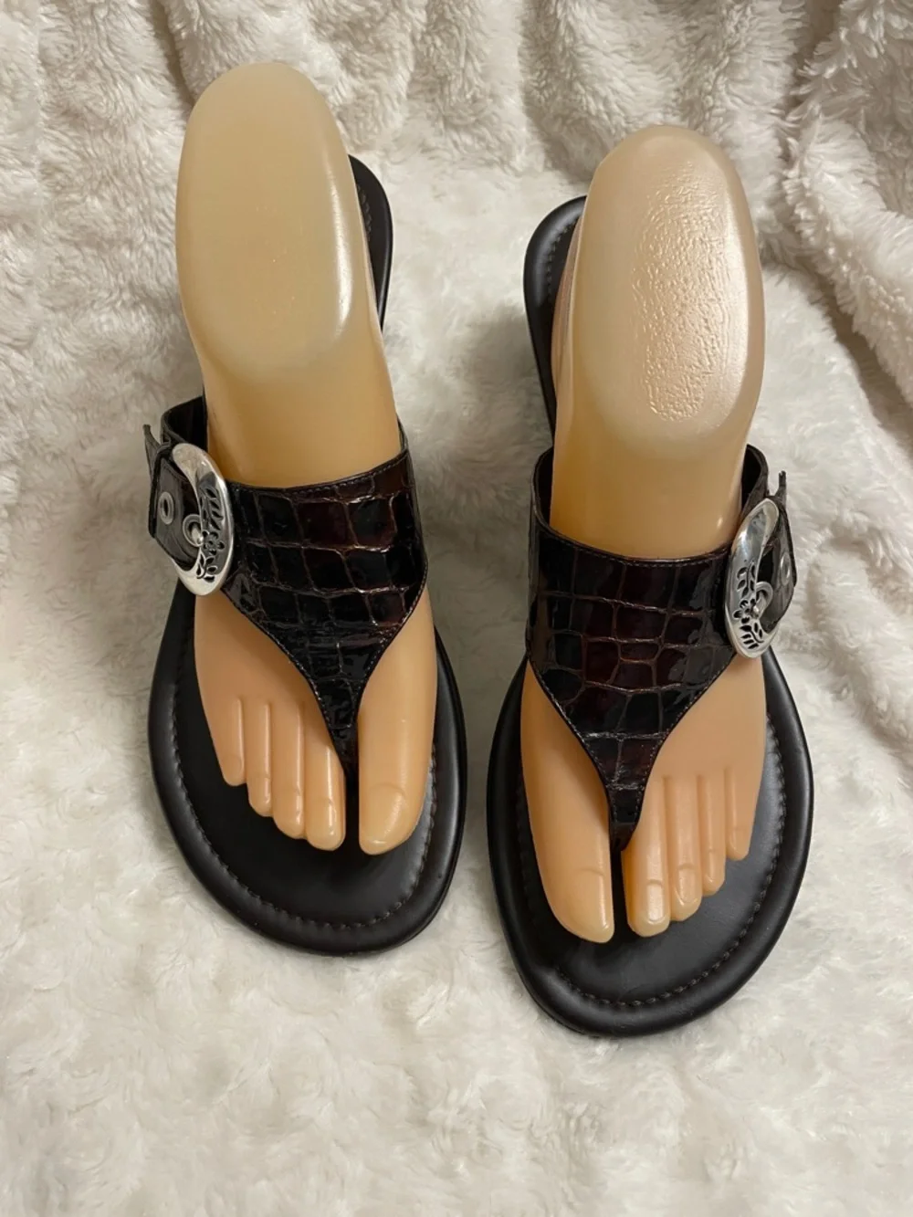Brighton "Lark" Wedge sandal crocodile embossed thong - Picture 9 of 9
